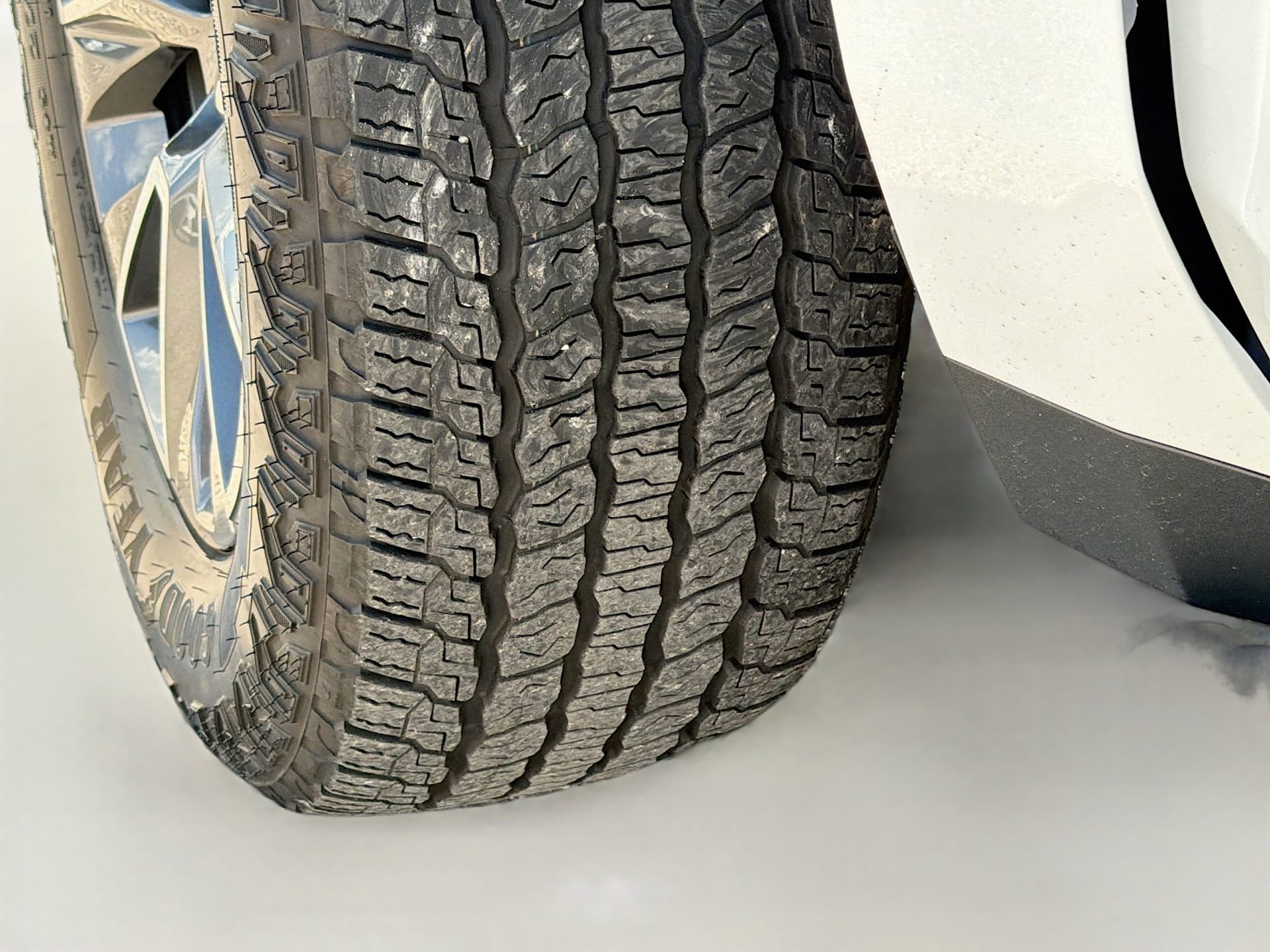 Used 2024 Chevrolet Suburban Z71 w/ Luxury Package image 47