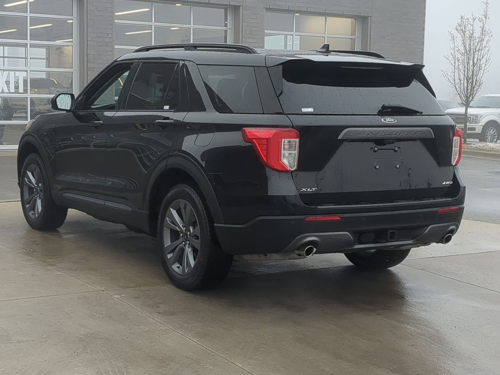 Certified 2022 Ford Explorer XLT w/ XLT Sport Appearance Package image 5