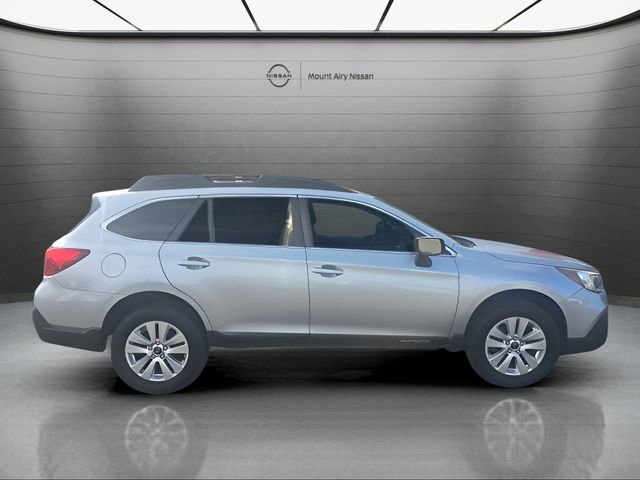 Used 2018 Subaru Outback 2.5i Premium w/ Popular Package #1 AWD/4WD image 3
