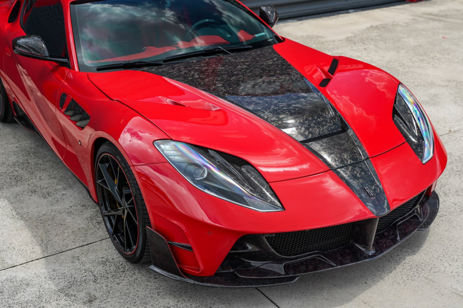 Used 2020 Ferrari 812 Superfast RWD image 28