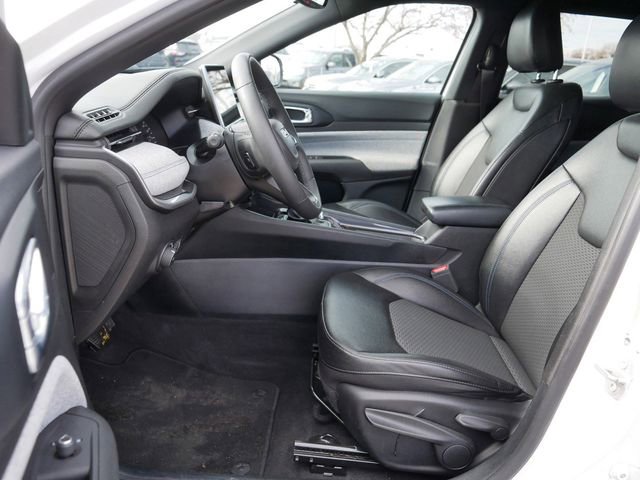 Used 2024 Jeep Compass Latitude image 13