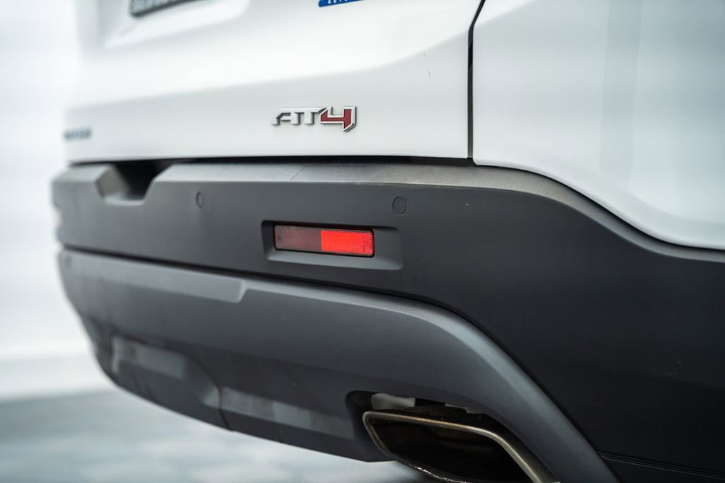 Used 2021 GMC Acadia AT4 w/ Trailering Package AWD/4WD image 8