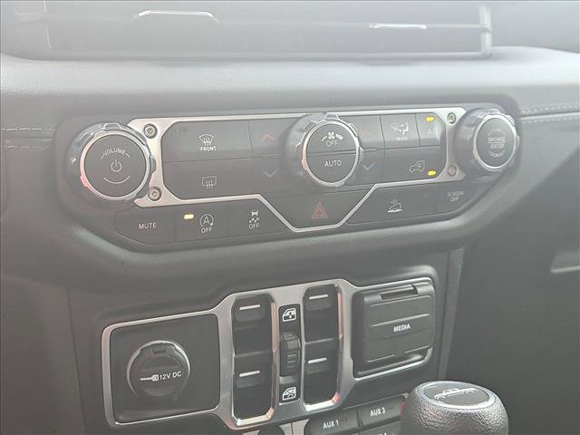 Used 2024 Jeep Gladiator Mojave AWD/4WD image 14