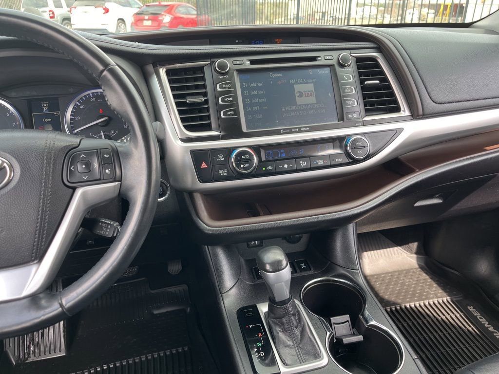 Used 2016 Toyota Highlander XLE image 18