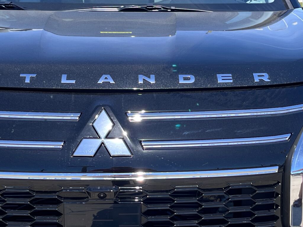 New 2025 Mitsubishi Outlander SE image 9