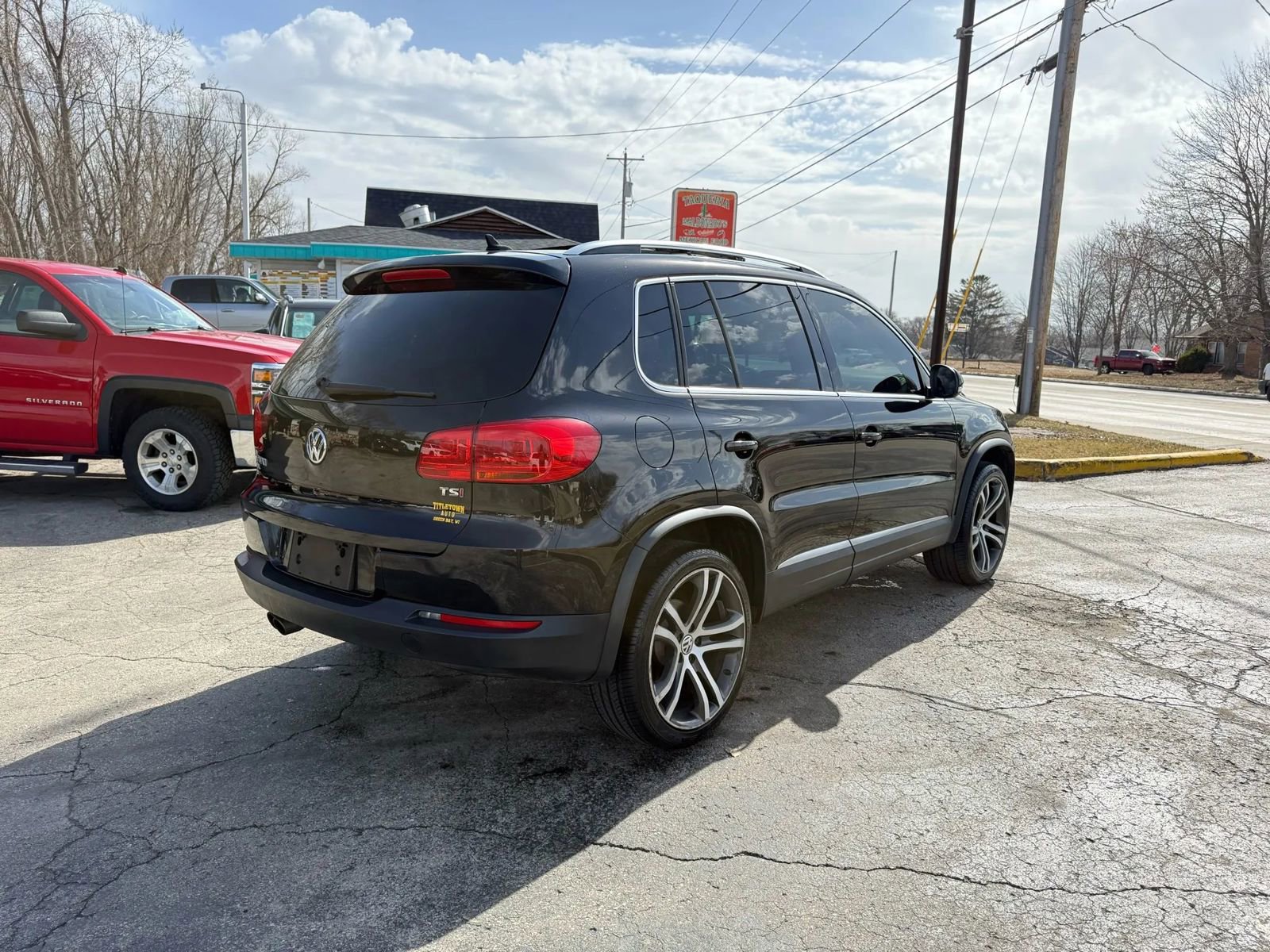 Used 2017 Volkswagen Tiguan SEL image 5