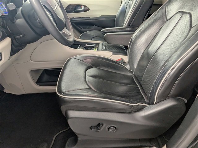 Certified 2023 Chrysler Pacifica Limited image 14