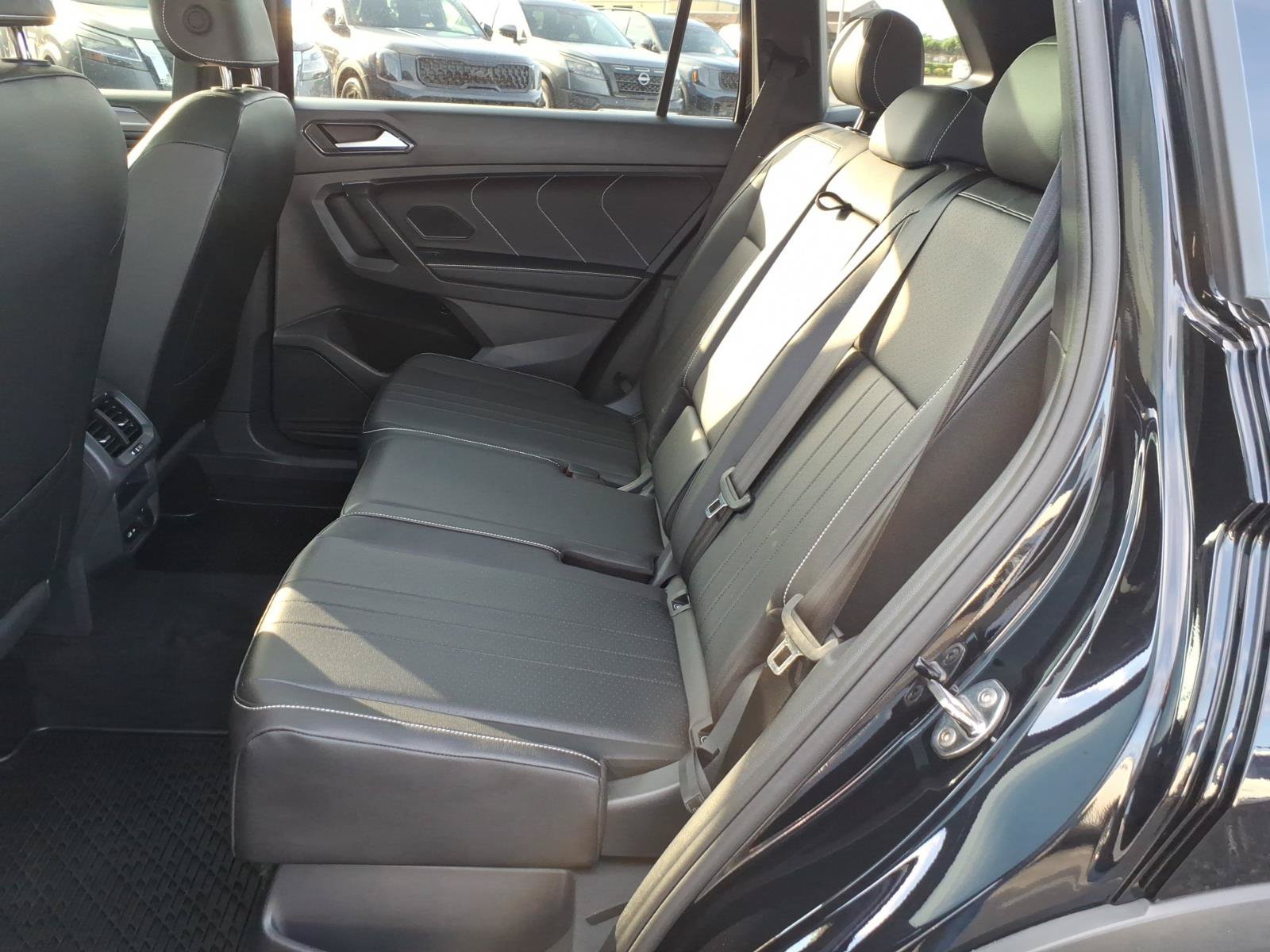 Used 2024 Volkswagen Tiguan SE R-Line AWD/4WD image 9
