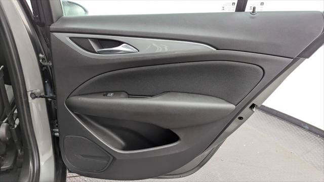 Used 2018 Buick Regal Preferred w/ Driver Confidence Package #1 FWD image 16