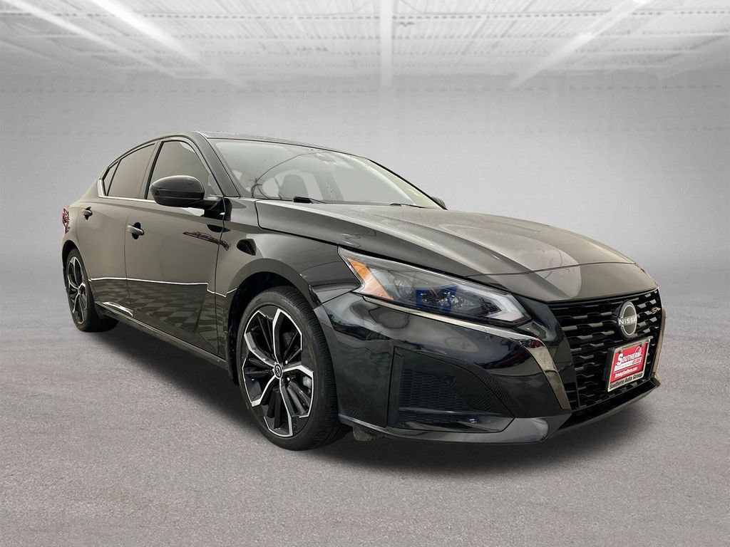 Used 2023 Nissan Altima 2.5 SR FWD image 8