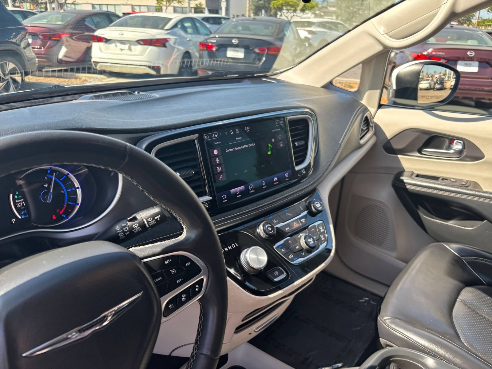 Used 2023 Chrysler Pacifica Touring-L FWD image 16