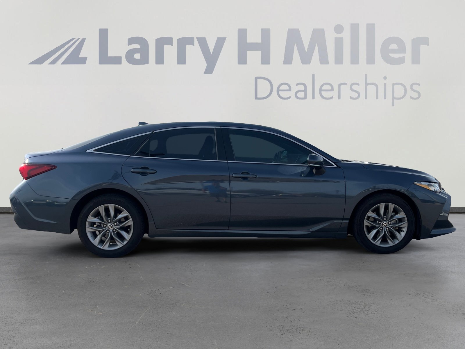 Used 2020 Toyota Avalon XLE image 6