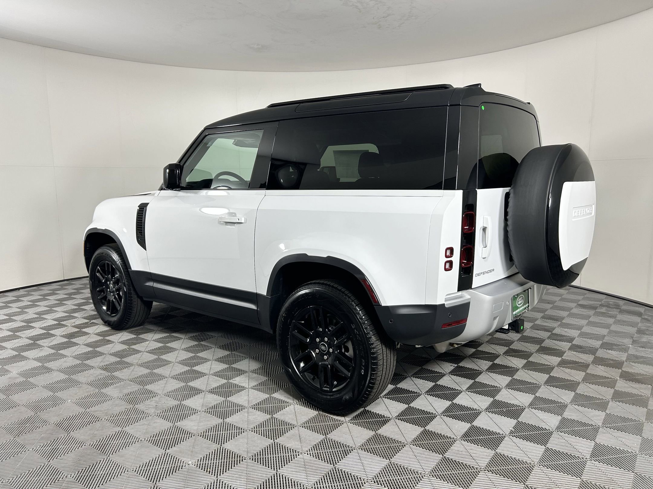 Used 2025 Land Rover Defender 90 S AWD/4WD image 3