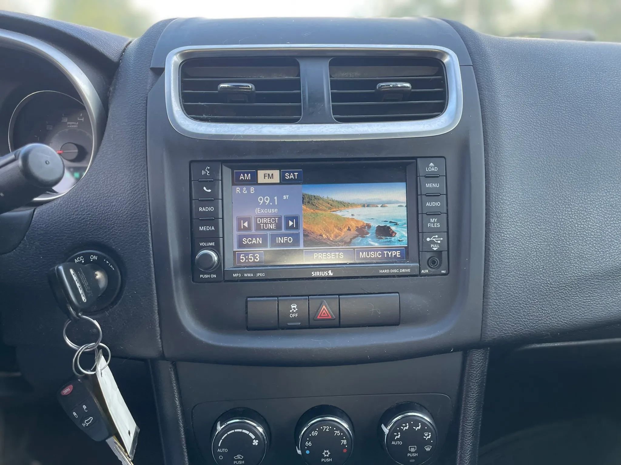 Used 2011 Dodge Avenger FWD image 18