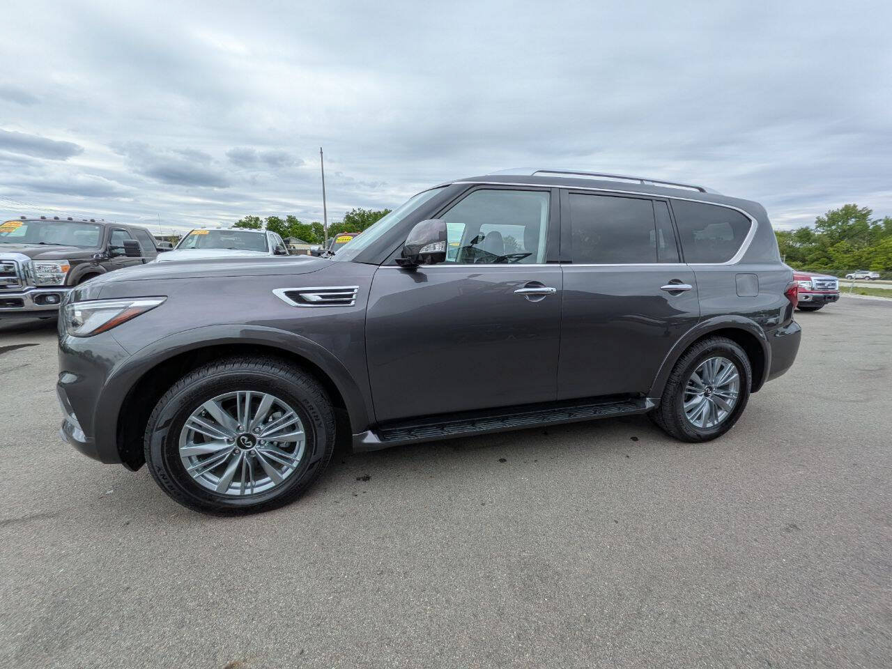 Used 2024 INFINITI QX80 Luxe AWD/4WD image 3