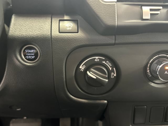 Used 2025 Nissan Frontier SV AWD/4WD image 28