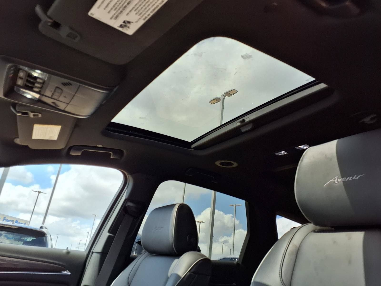 Used 2023 Buick Enclave Avenir w/ Avenir Technology Package AWD/4WD image 10