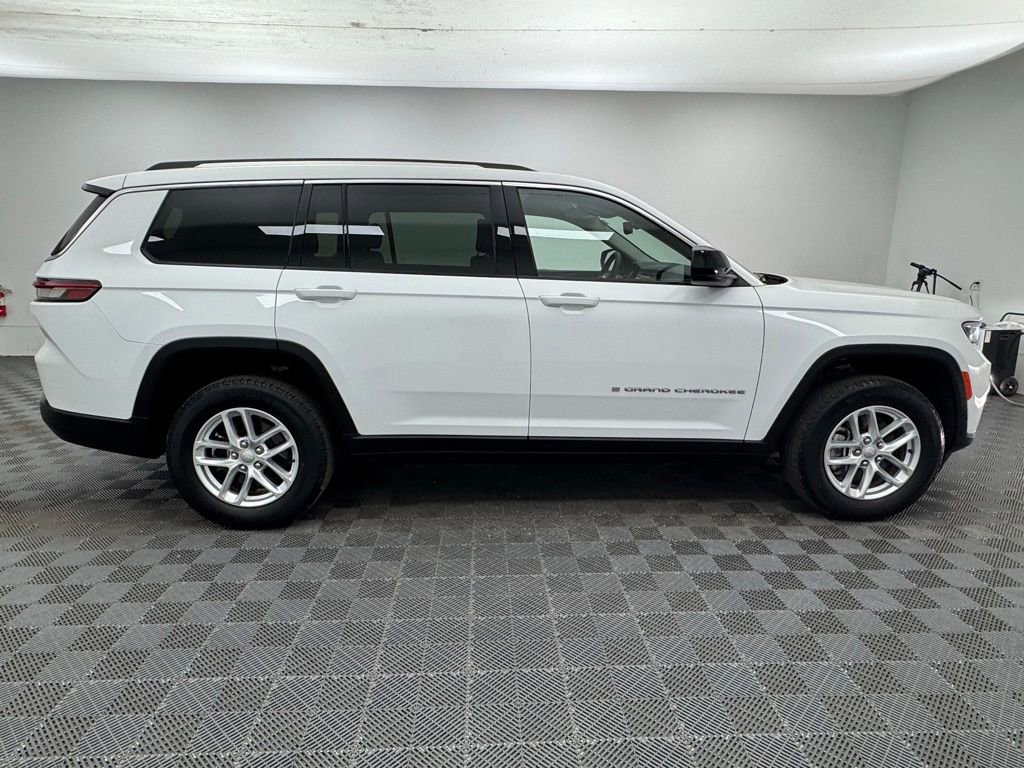 Used 2023 Jeep Grand Cherokee L Laredo AWD/4WD image 5