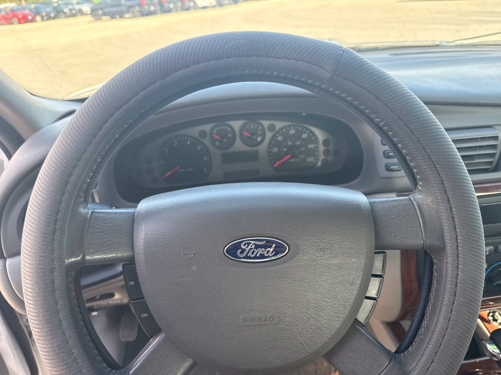 Used 2007 Ford Taurus SEL FWD image 10