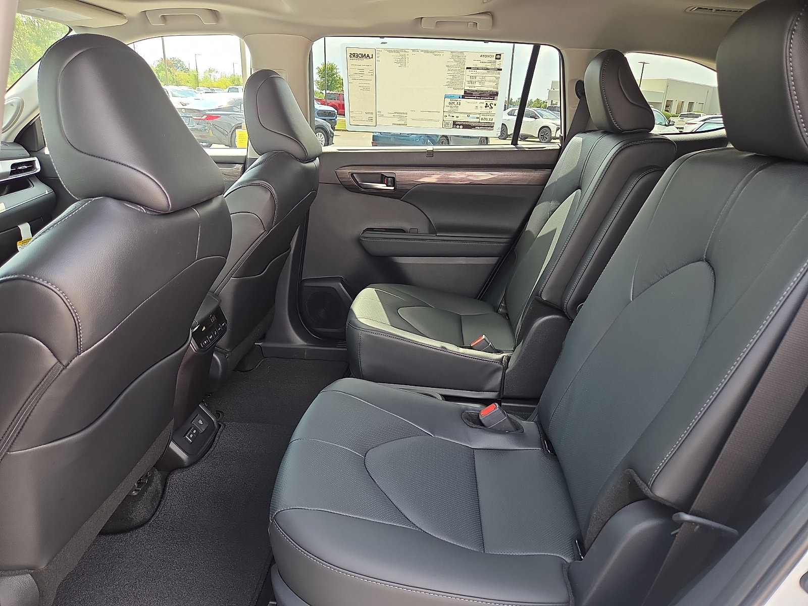 New 2026 Toyota Highlander Limited AWD/4WD image 8