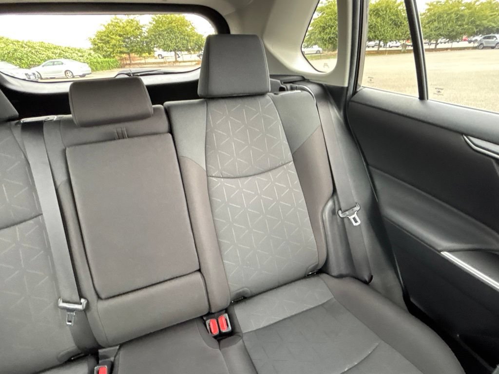 Used 2025 Toyota RAV4 XLE FWD image 34