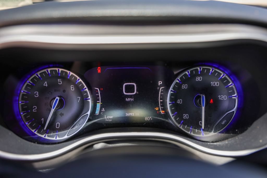 Used 2025 Chrysler Pacifica Select FWD image 14