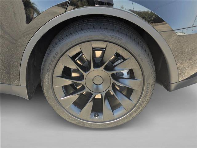 Used 2024 Tesla Model Y Long Range AWD/4WD image 24