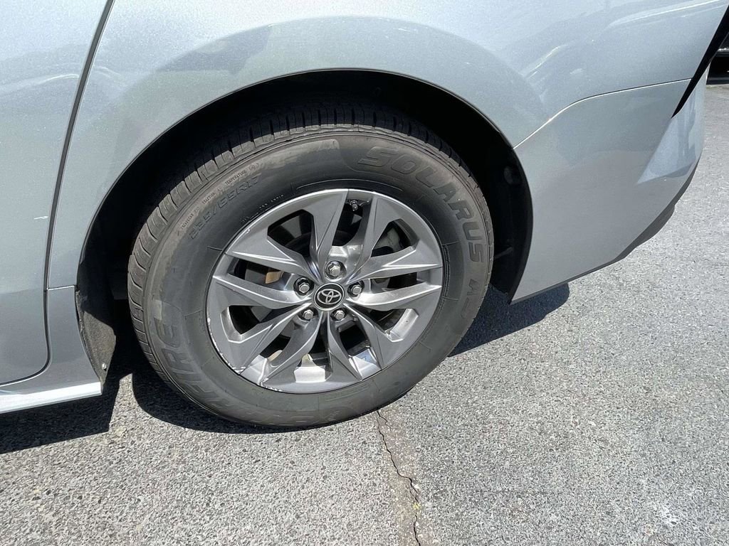Used 2021 Toyota Sienna LE FWD image 27