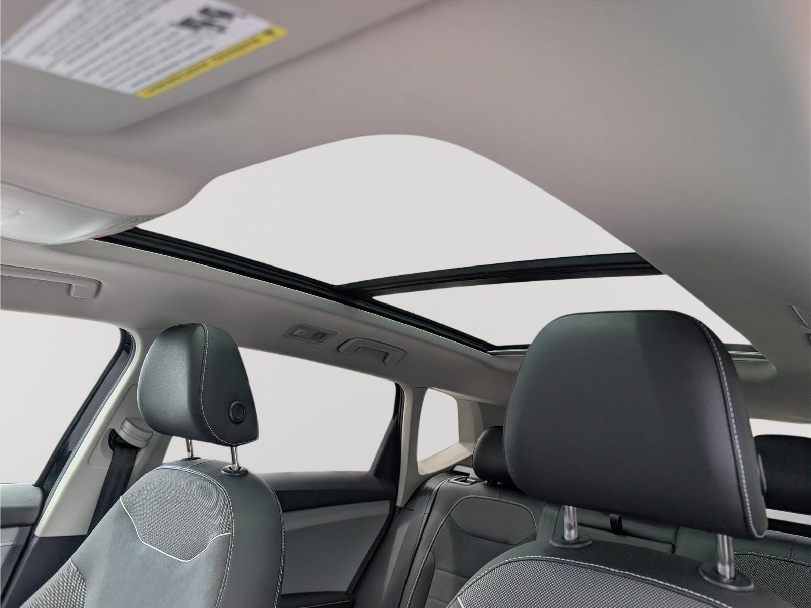 Used 2024 Volkswagen Taos SE w/ Panoramic Sunroof Package FWD image 29