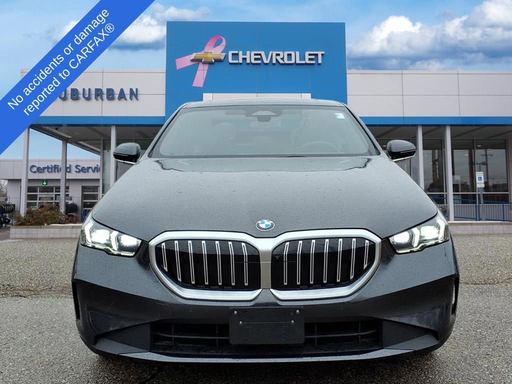 Used 2025 BMW 530i xDrive w/ Premium Package image 2