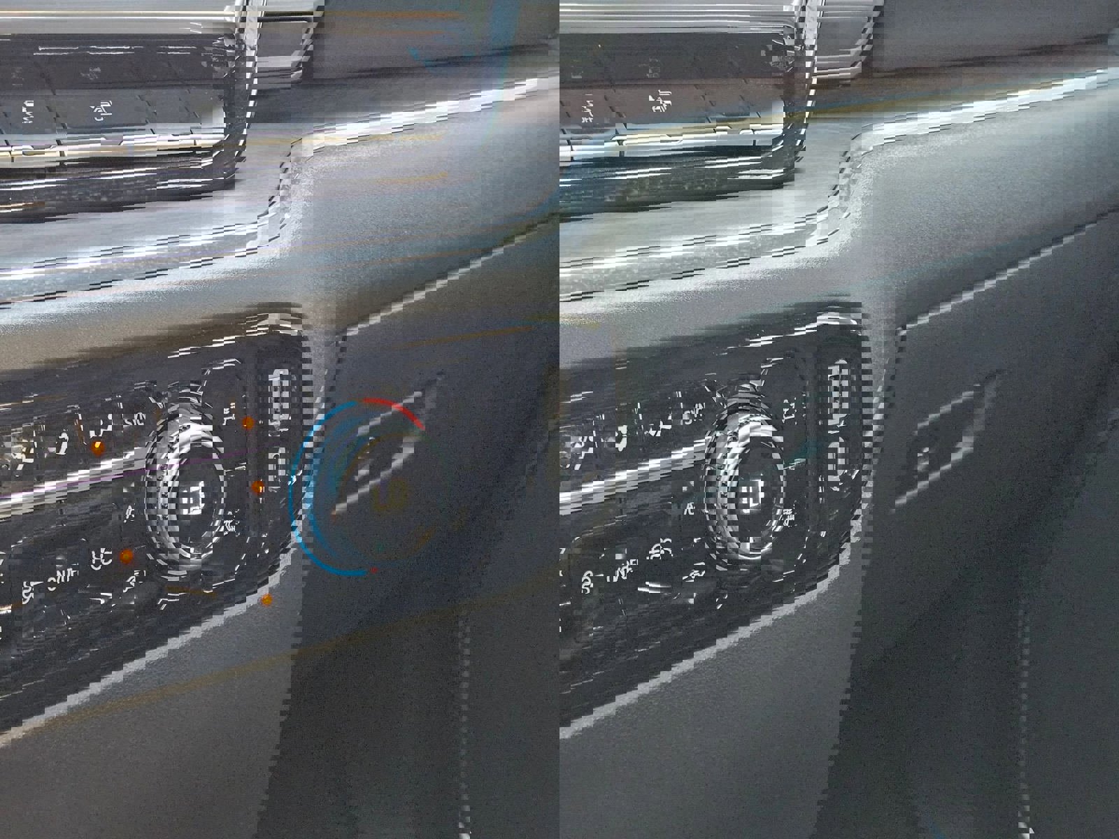 Used 2025 GMC Sierra 1500 SLT image 17