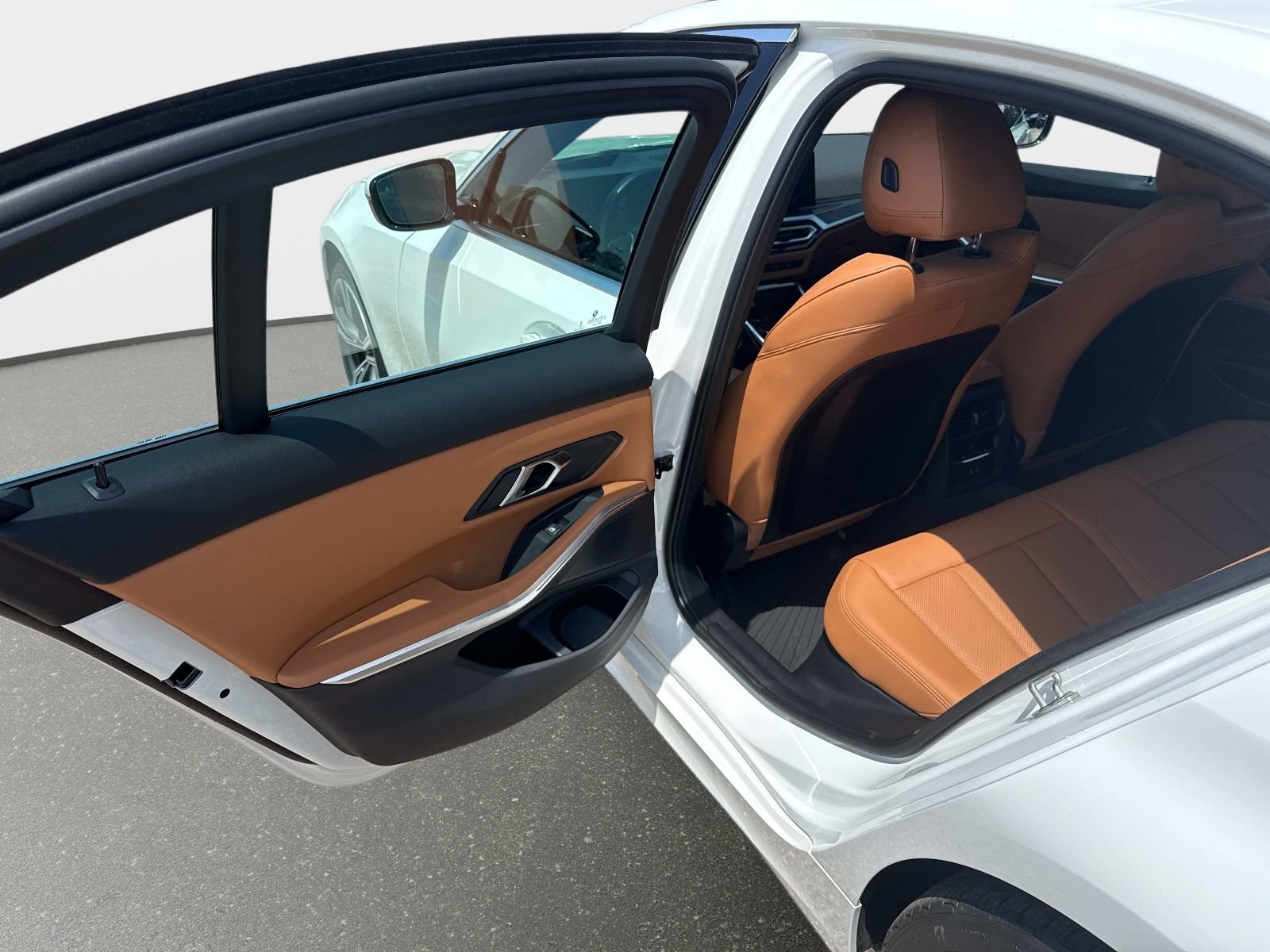 Used 2024 BMW 330i Sedan w/ Premium Package RWD image 10