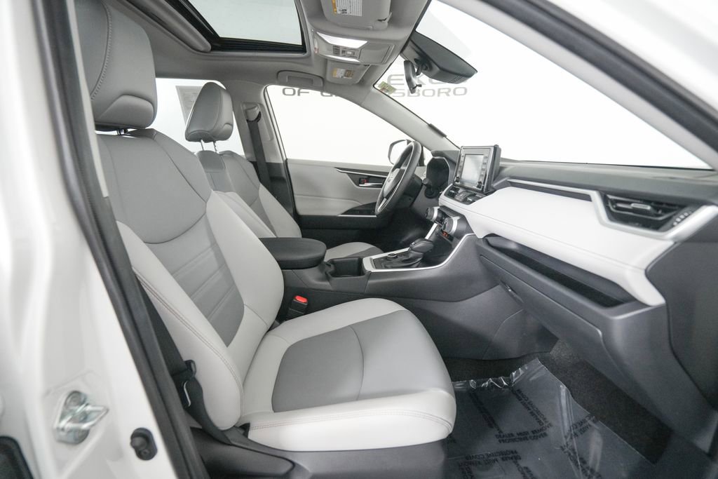 Used 2022 Toyota RAV4 XLE Premium AWD/4WD image 19