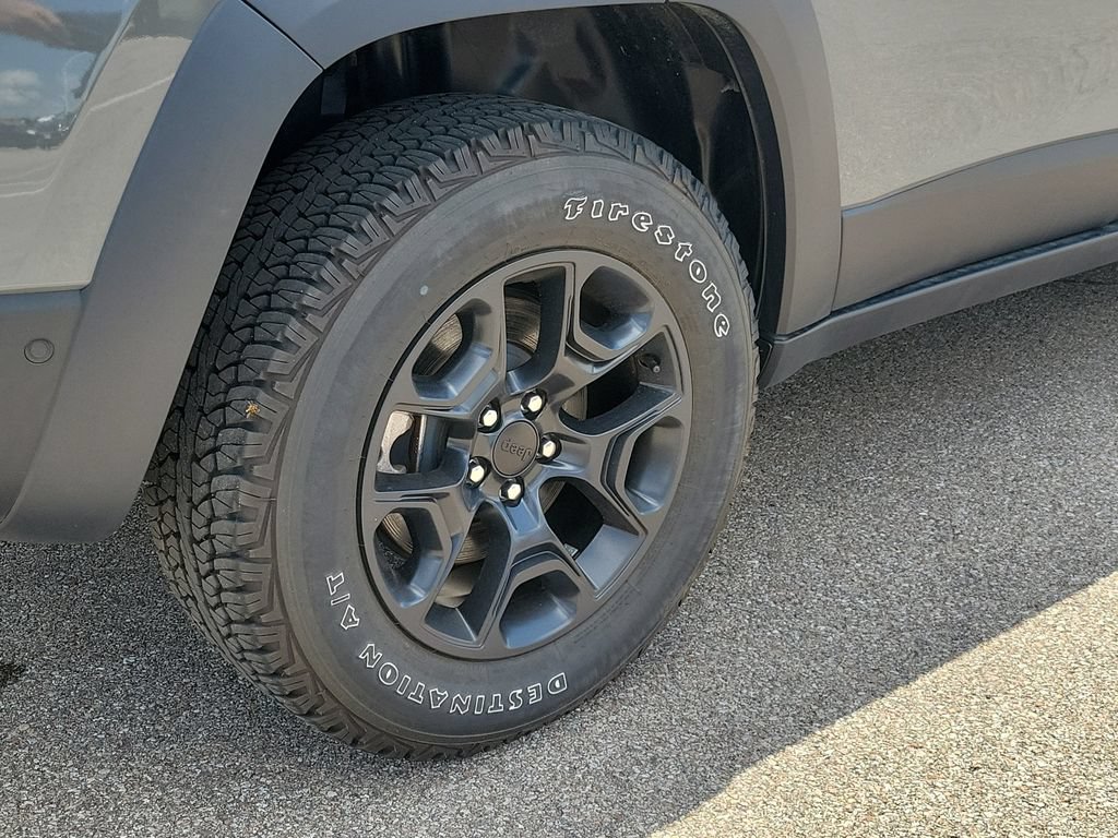 Used 2023 Jeep Cherokee Trailhawk AWD/4WD image 6