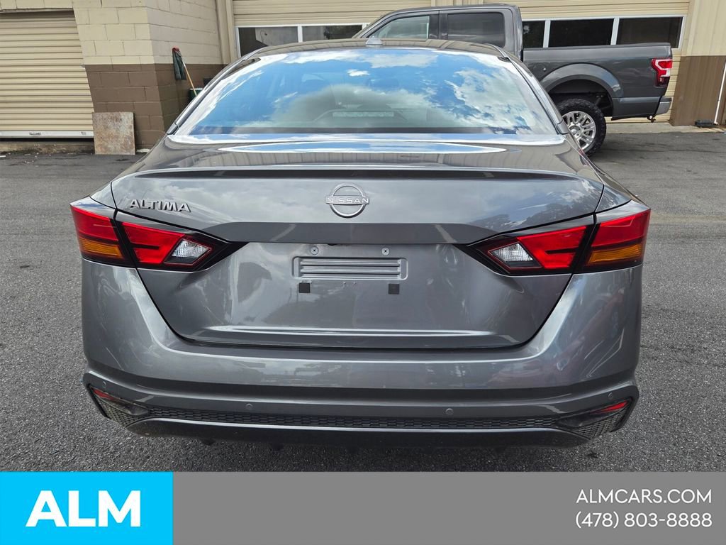 Used 2025 Nissan Altima 2.5 SV FWD image 12