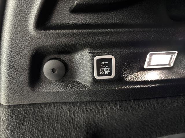 Used 2021 Jeep Grand Cherokee L Overland w/ Advanced Protech Group III image 16