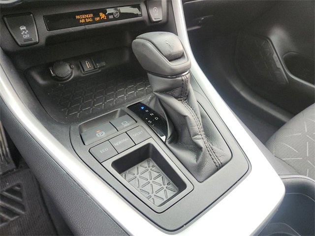 Used 2022 Toyota RAV4 XLE image 22