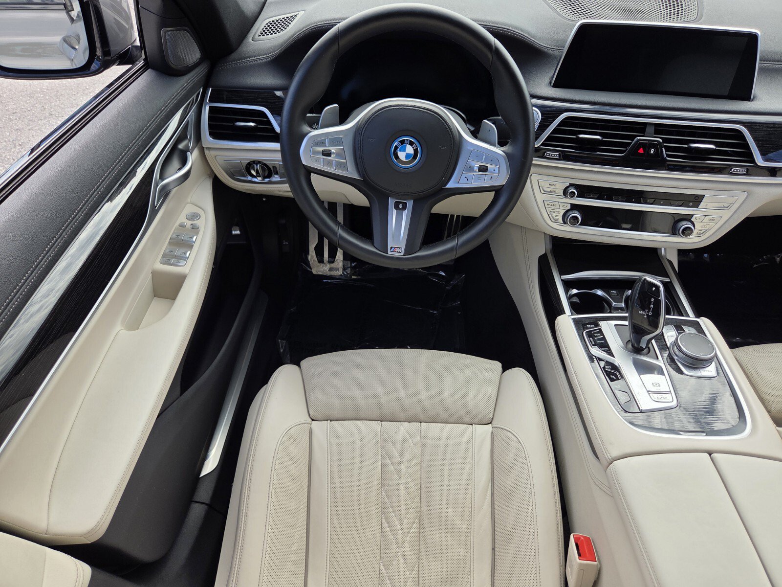 Used 2022 BMW 745e xDrive w/ M Sport Package AWD/4WD image 12