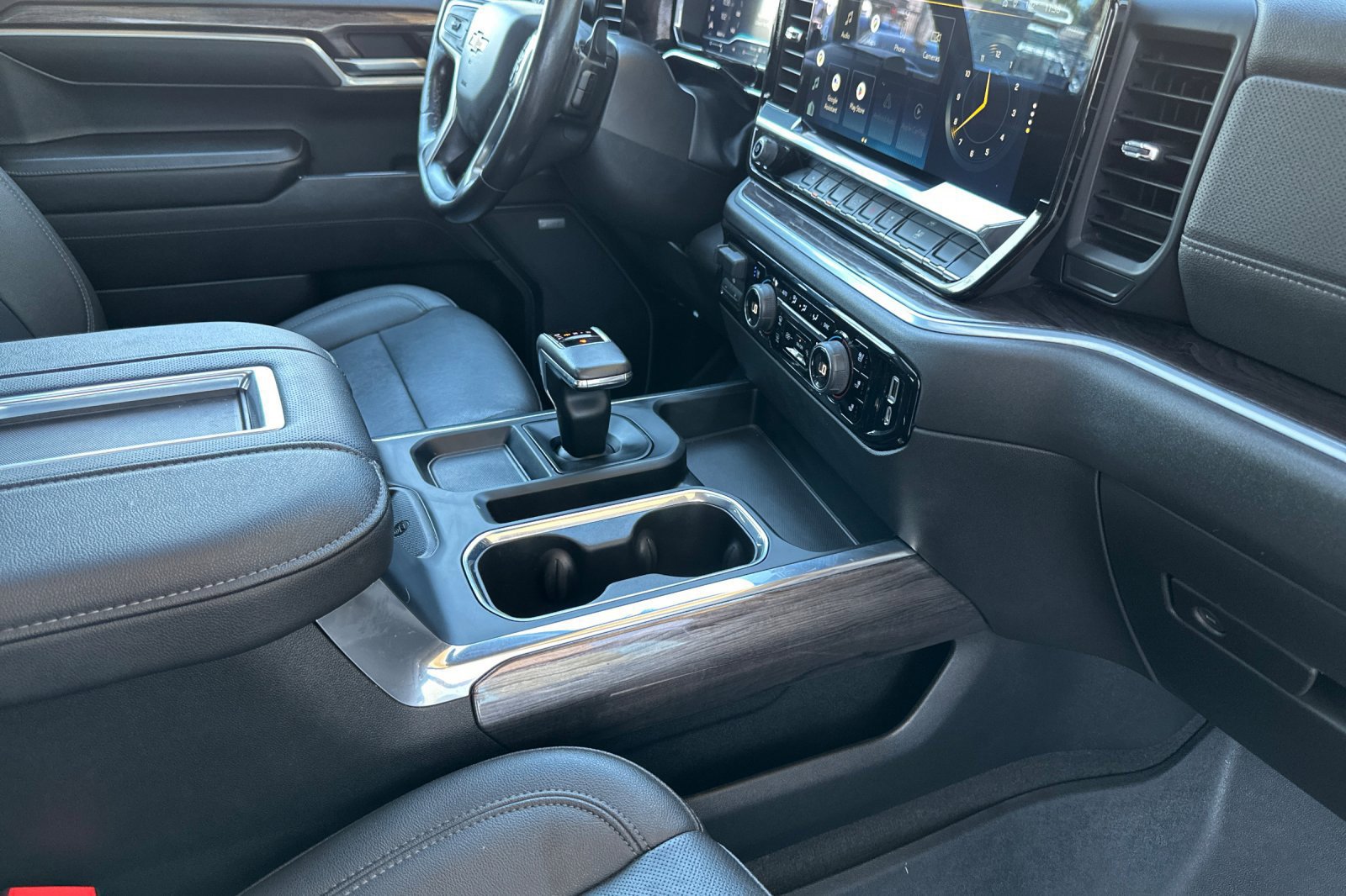Certified 2022 Chevrolet Silverado 1500 LTZ w/ LTZ Premium Package AWD/4WD image 16