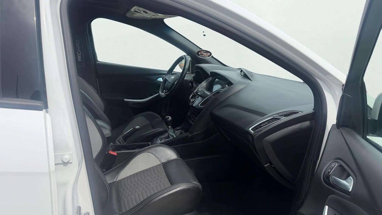 Used 2016 Ford Focus ST w/ Equipment Group 401A FWD image 12
