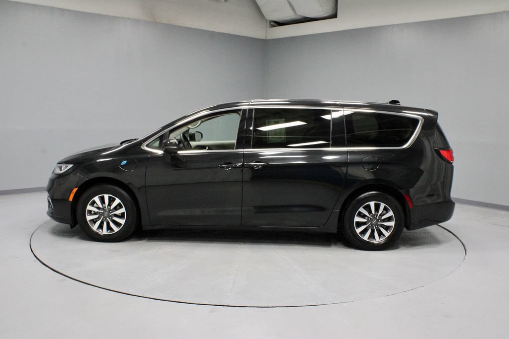 Used 2023 Chrysler Pacifica Touring-L FWD image 7