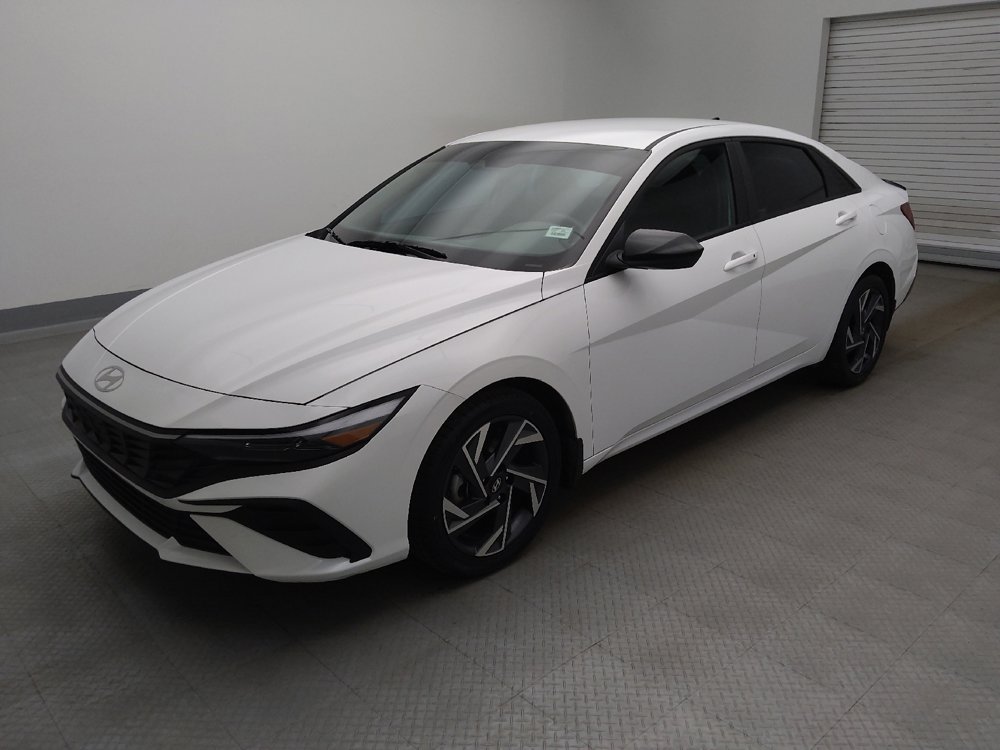 Used 2025 Hyundai Elantra Sport FWD image 2