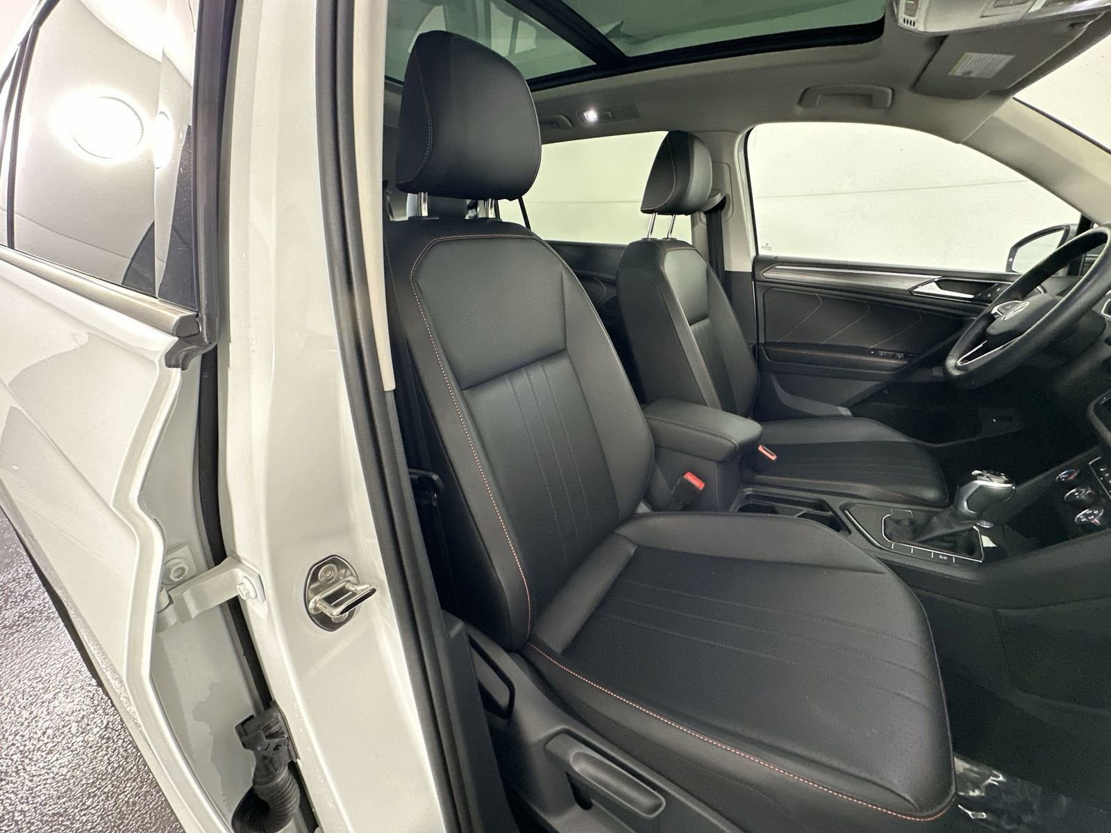 Used 2024 Volkswagen Tiguan Wolfsburg Edition image 31