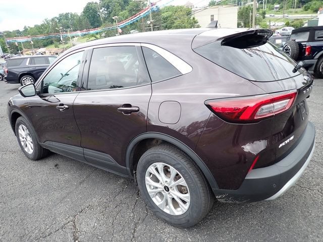 Used 2023 Ford Escape Active w/ Tech Pack #2 AWD/4WD image 4