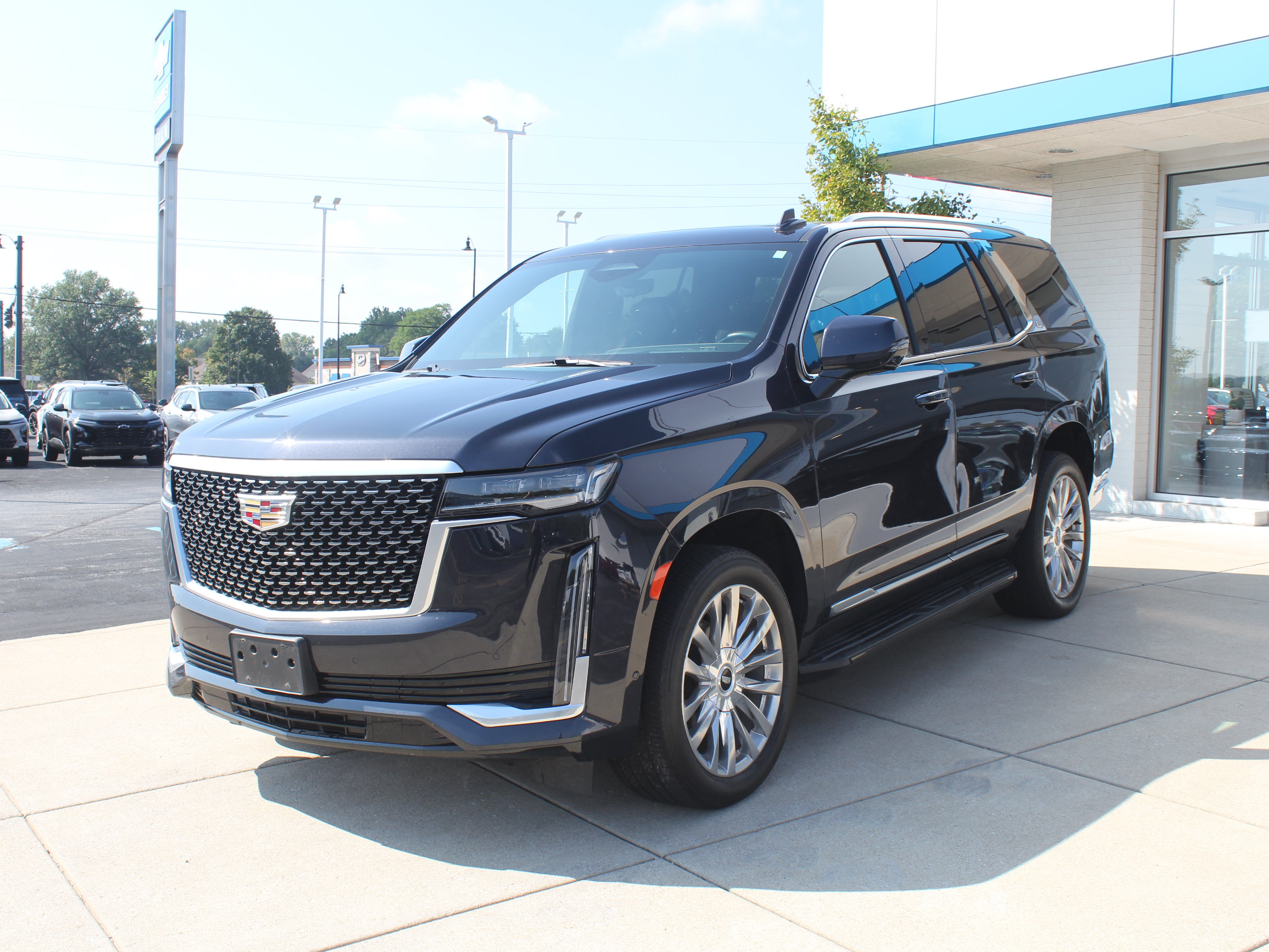Used 2023 Cadillac Escalade Premium Luxury w/ Performance Package AWD/4WD image 12