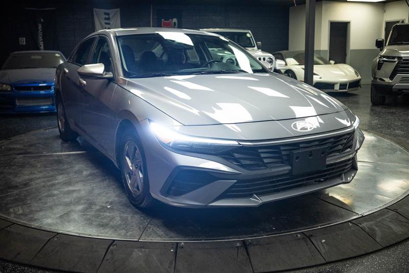 Used 2025 Hyundai Elantra SE FWD image 5