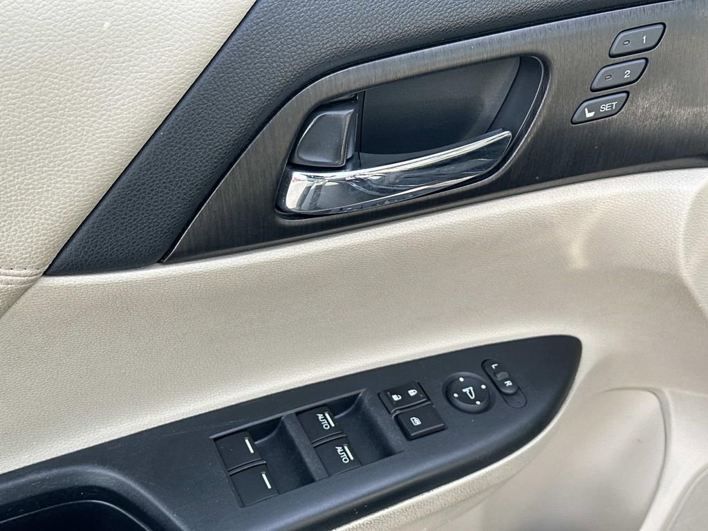 Used 2013 Honda Accord EX-L image 16