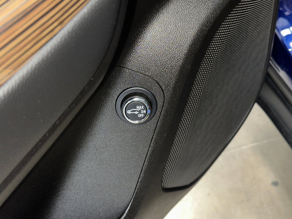 Certified 2023 GMC Acadia SLE w/ Driver Convenience Package image 6