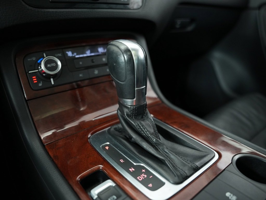 Used 2013 Volkswagen Touareg VR6 image 31