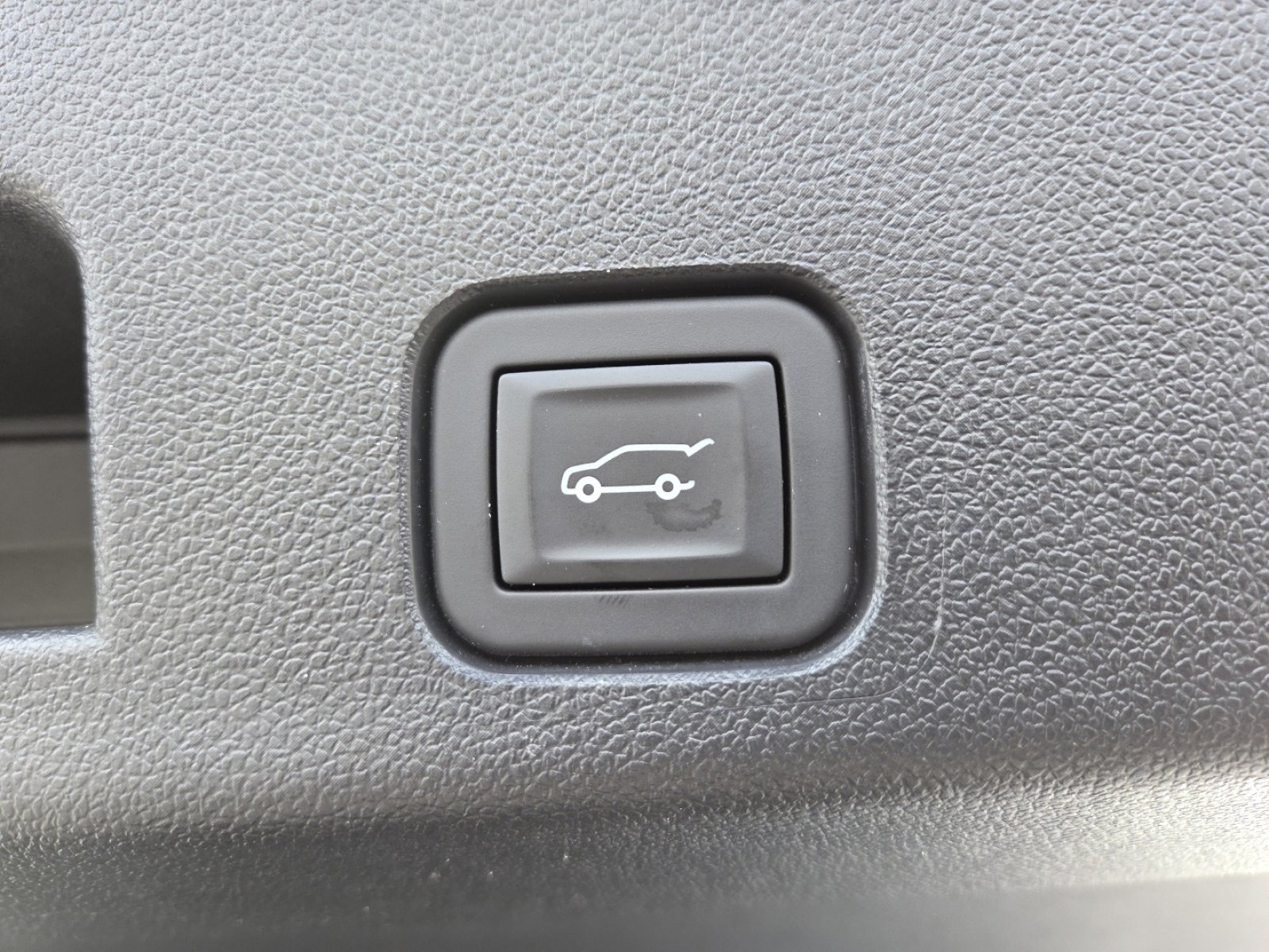 Used 2025 GMC Acadia Elevation image 22